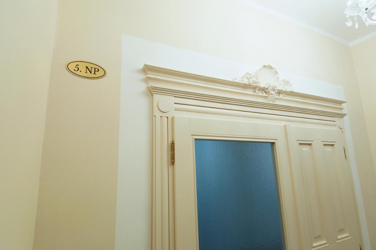 Modern Apartment Spanelska Прага Экстерьер фото